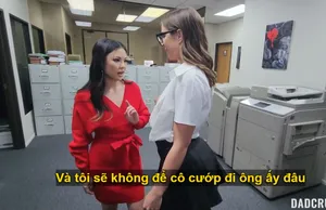 Cậu thích địt lồn tớ hay là lồn cậu ấy